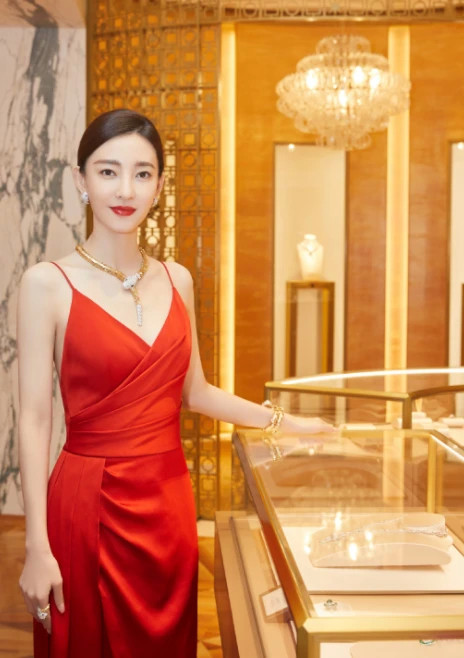 张翰|有种“走老路”叫张翰，穿西装再演霸道总裁，女主太像郑爽了吧？