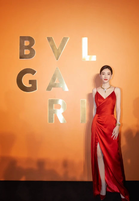 张翰|有种“走老路”叫张翰，穿西装再演霸道总裁，女主太像郑爽了吧？