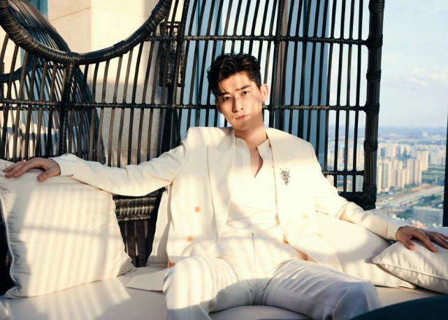 张翰|有种“走老路”叫张翰，穿西装再演霸道总裁，女主太像郑爽了吧？