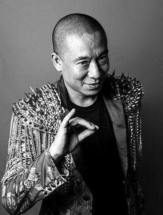 二手玫瑰主唱梁龙曾和王菲有过一段恋情分手是因为谢霆锋