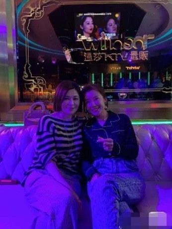 关之琳|关之琳老年生活真精彩，参加派对陪小鲜肉庆祝生日，和鲜肉像同龄