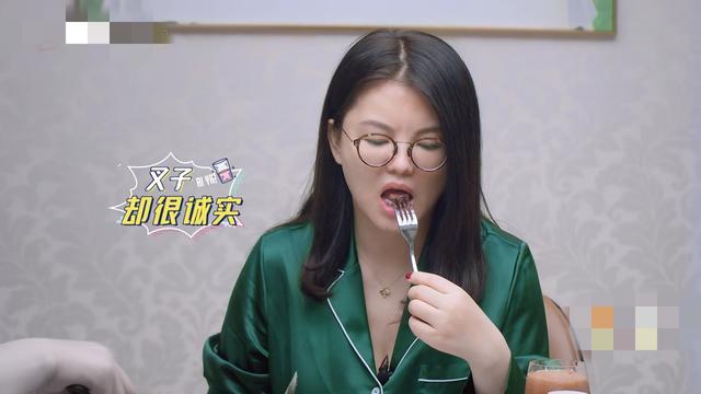 李湘|李湘136斤、王岳伦179斤，体检被劝减肥，美食却依然不离手