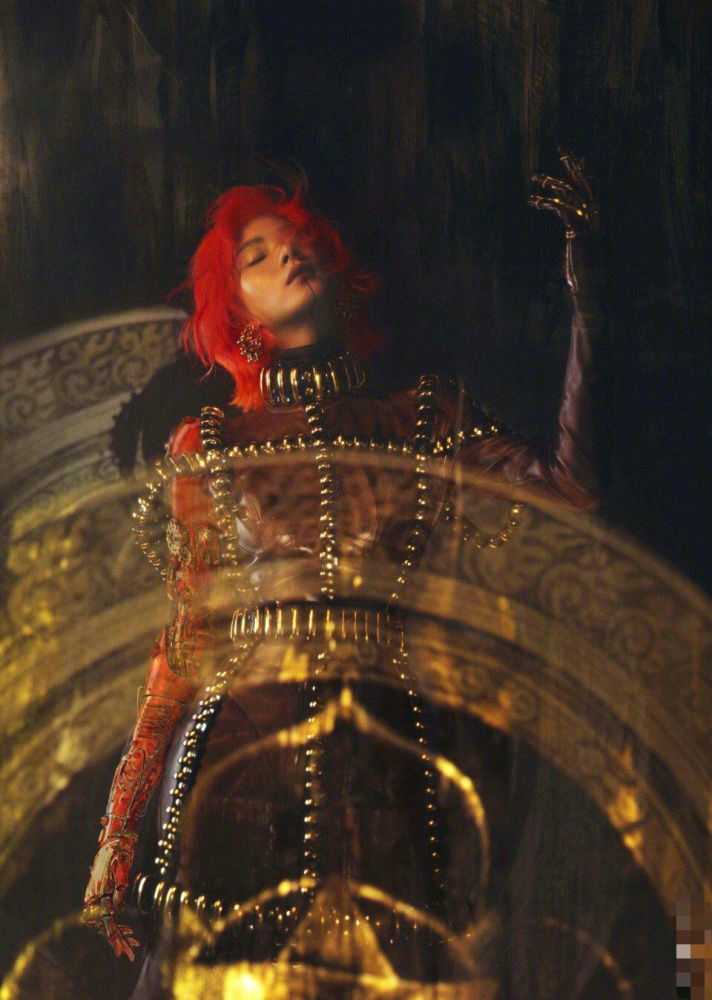 万茜|万茜分享最新造型，《姐姐》中仅有一人评论，看到是谁：很意外