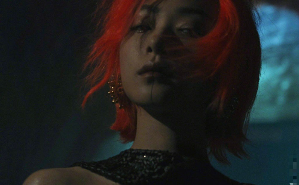 万茜|万茜分享最新造型，《姐姐》中仅有一人评论，看到是谁：很意外