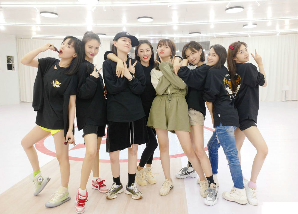 万茜|万茜分享最新造型，《姐姐》中仅有一人评论，看到是谁：很意外