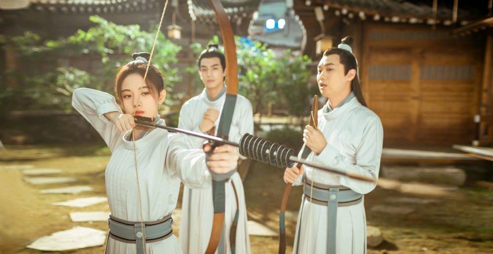鞠婧祎|鞠婧祎晒秋日自拍，猛地一看仿佛消消乐，角度依旧一成不变