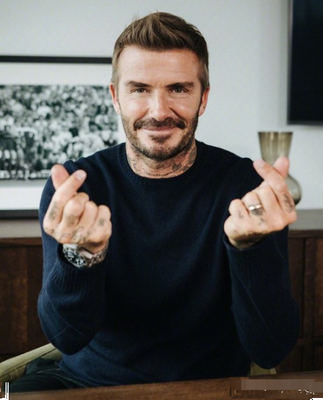 贝克汉姆|贝克汉姆送女儿上学，小七滑滑板，父女打扮路人难遮出众颜值被认出