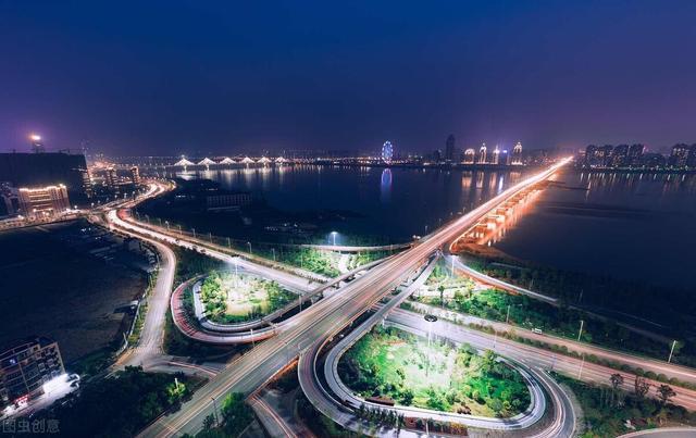 京九铁路唯一经过的省会城市集水陆空交通为一体潜力巨大