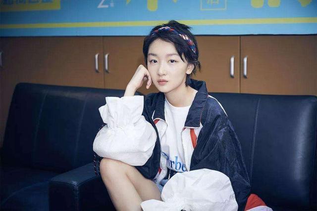 周冬雨|周冬雨再拿影后！打败咏梅被指运气好，导协影帝奖千玺惜败王景春