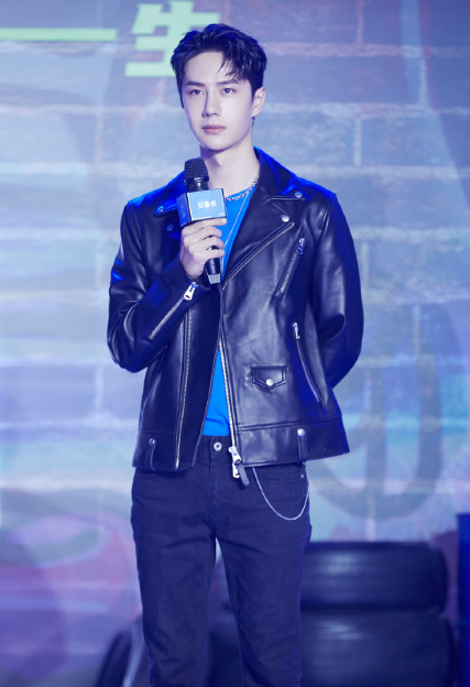 王一博|王一博见面会直播，全程沦为陪衬！主持人引粉丝怨念：被气笑了！