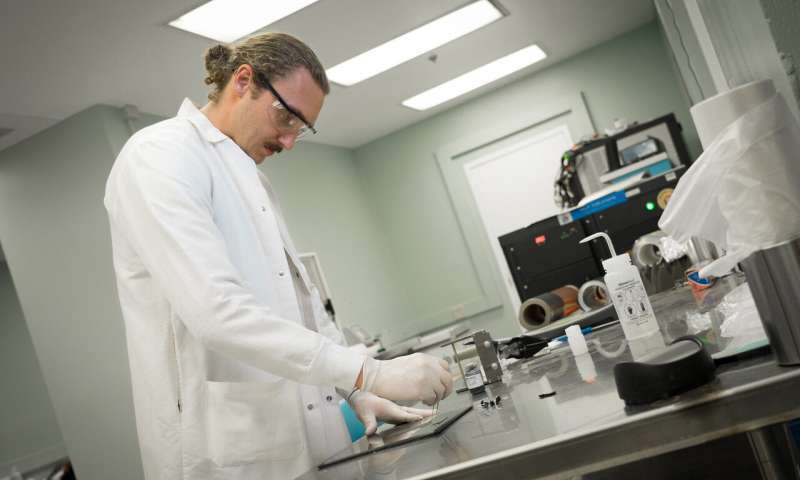 锂金属电池|电子的“溢洪道”可能会阻止锂金属电池着火