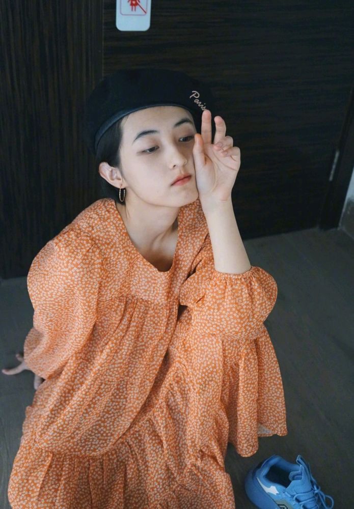 张子枫|张子枫卡点晒美照，显微镜粉丝却看到了伤口，太心疼了