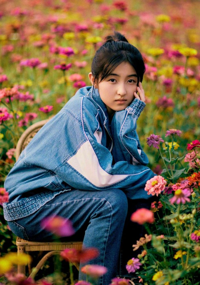 张子枫|张子枫卡点晒美照，显微镜粉丝却看到了伤口，太心疼了