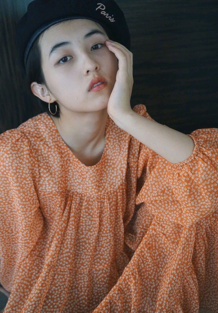 张子枫|张子枫卡点晒美照，显微镜粉丝却看到了伤口，太心疼了