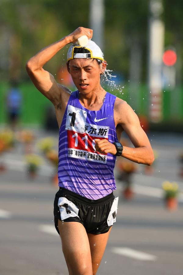 全国竞走锦标赛男子成年组20公里广东队选手王凯华夺得冠军