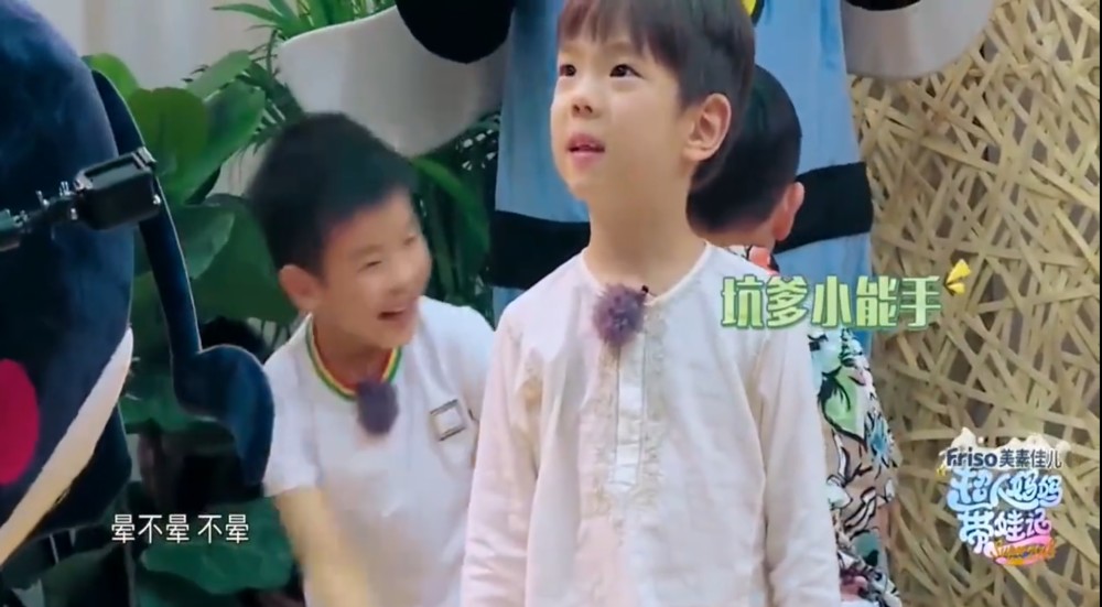 霍思燕|霍思燕晒一家三口亲密照，为儿子嗯哼庆祝七岁生日，杜江的表情亮了