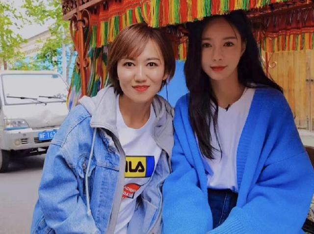 沈梦辰|沈梦辰与撒贝宁尼格买提新疆录节目稳坐C位，李亚鹏站角落很害羞