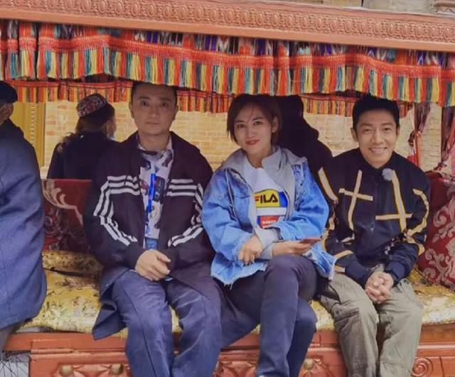 沈梦辰|沈梦辰与撒贝宁尼格买提新疆录节目稳坐C位，李亚鹏站角落很害羞