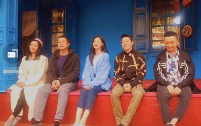 沈梦辰|沈梦辰与撒贝宁尼格买提新疆录节目稳坐C位，李亚鹏站角落很害羞