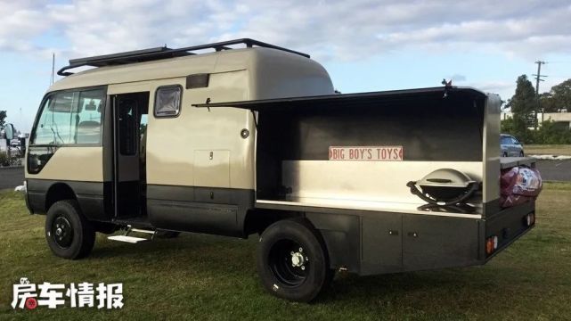 新款丰田4x4房车啥样 四驱系统强大 小两口出去玩烂路随便走 丰田 房车 露营车 Toyota Hiace