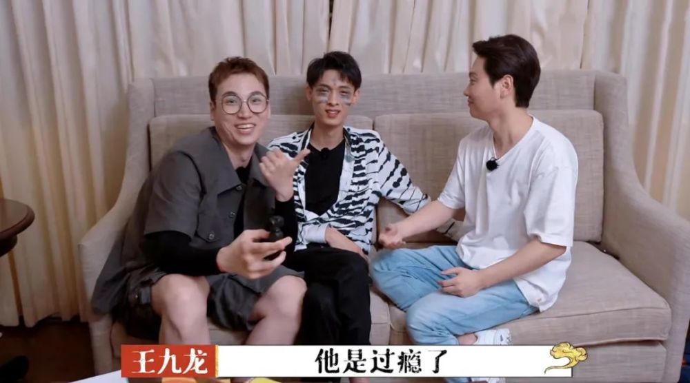 秦霄贤|“霄”字科三千多号人，凭什么就秦霄贤走红了？颜值只是辅助