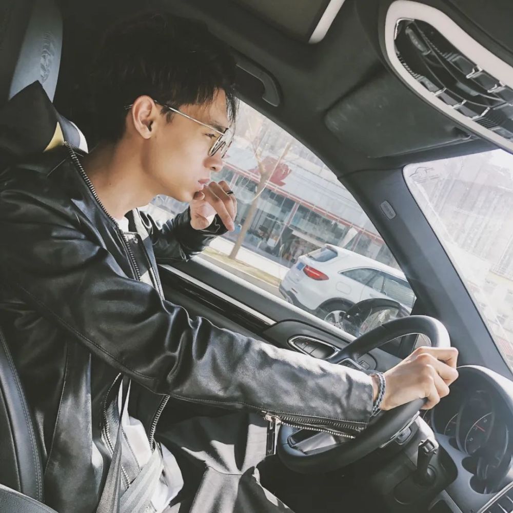 秦霄贤|“霄”字科三千多号人，凭什么就秦霄贤走红了？颜值只是辅助