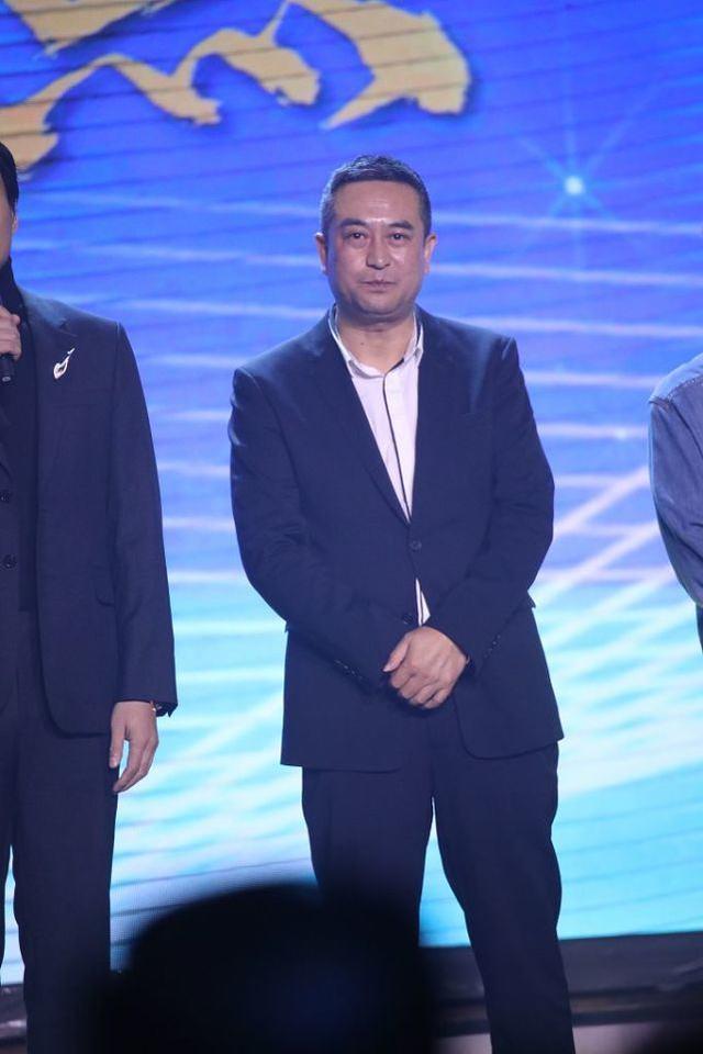 刘涛|吃瓜日报丨黄海波开表演培训班；金巧巧澄清“不演农村人”争议