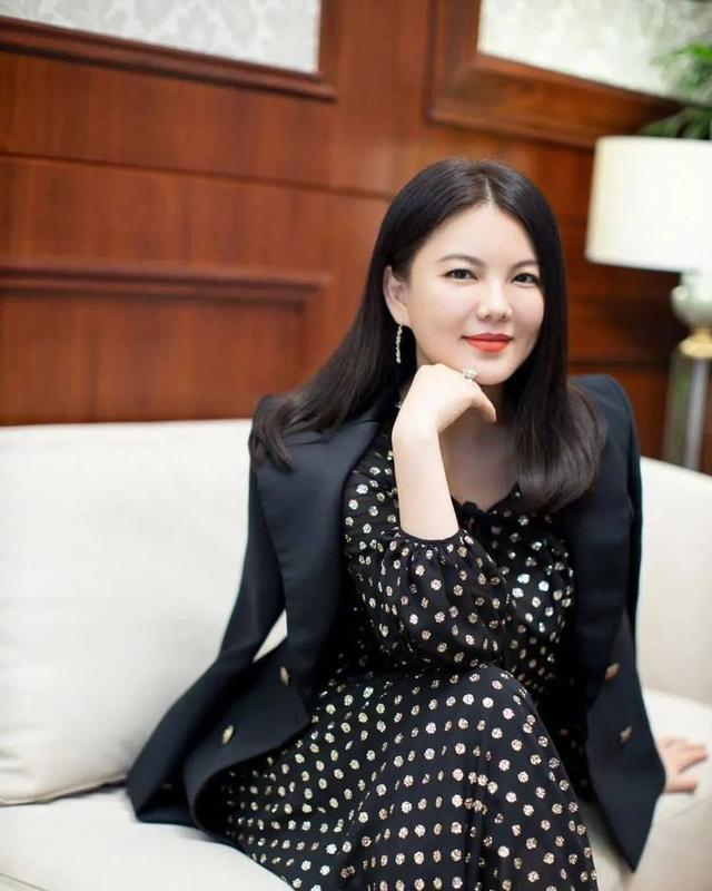 李湘|买房如买菜、简餐也奢侈，P掉手表和钻戒，P不掉李湘王岳伦的壕