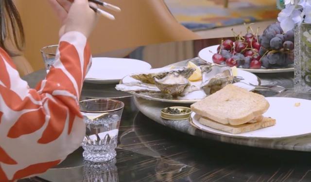 李湘|买房如买菜、简餐也奢侈，P掉手表和钻戒，P不掉李湘王岳伦的壕