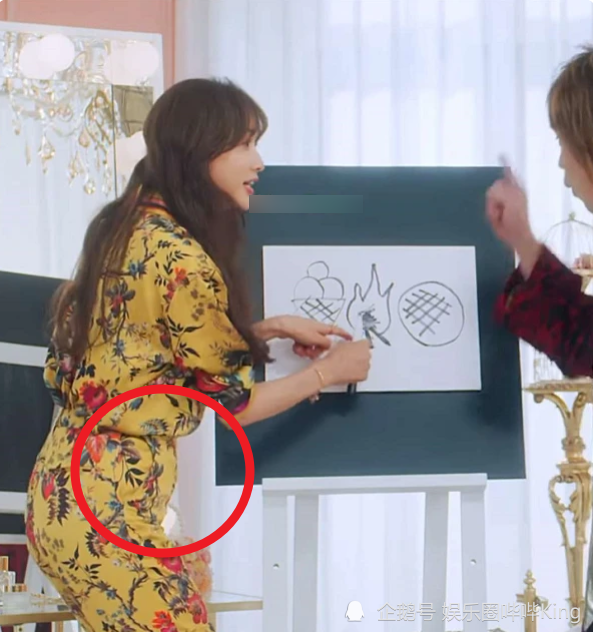 林志玲|林志玲片场小腹微凸，全程拿抱枕遮挡腹部，现场画襁褓婴儿引猜测