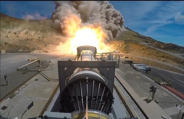 火箭_军事武器|全球最强的火箭助推器，用它造一台火箭，运载能力和胖五一样大