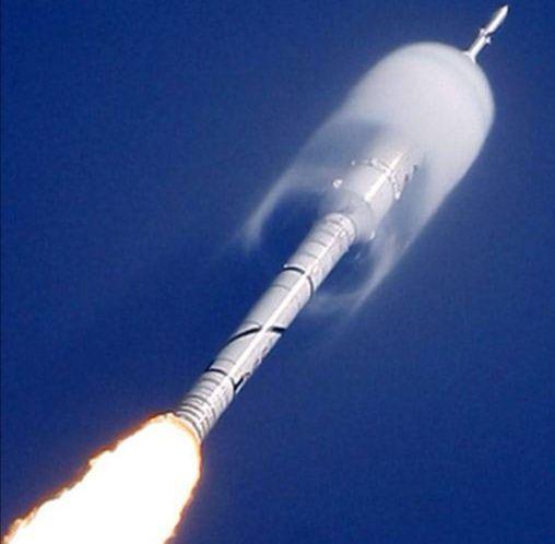 火箭_军事武器|全球最强的火箭助推器，用它造一台火箭，运载能力和胖五一样大