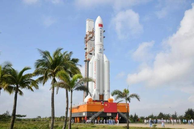 火箭_军事武器|全球最强的火箭助推器，用它造一台火箭，运载能力和胖五一样大