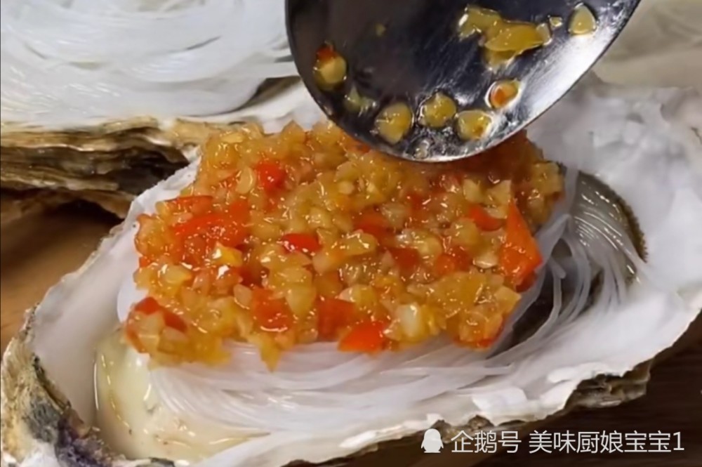 蒜蓉粉絲蒸生蠔和麻辣生蠔一個蒸一個炒做出來肉質都鮮美嫩滑