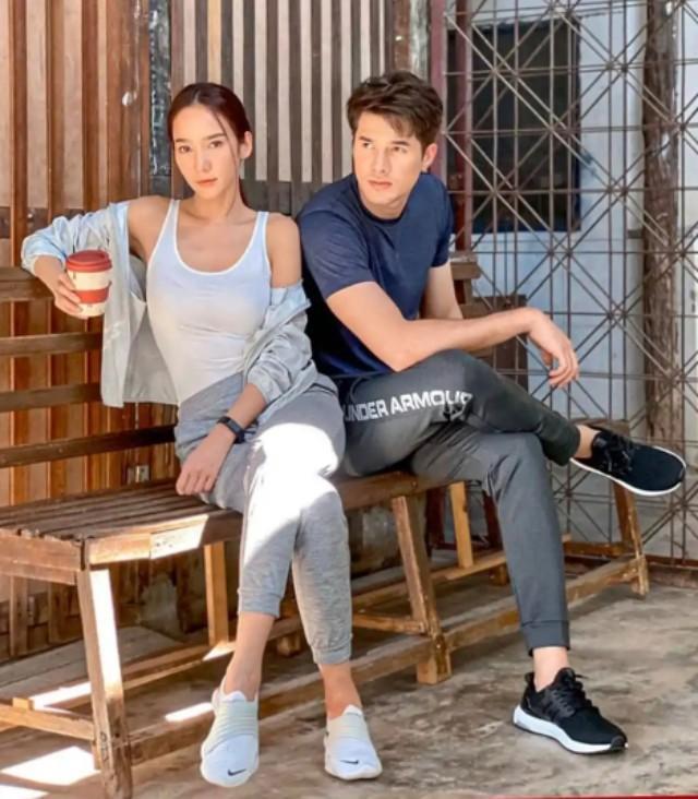 泰国拽姐aump拍新剧,合作28岁mik,两人差14岁你敢信吗