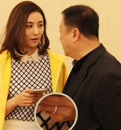 邬倩倩|失婚女人邬倩倩：年老色衰去整容？膝下无子，抚养侄女抱团取暖