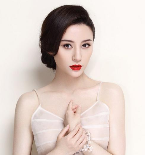 邬倩倩|失婚女人邬倩倩：年老色衰去整容？膝下无子，抚养侄女抱团取暖