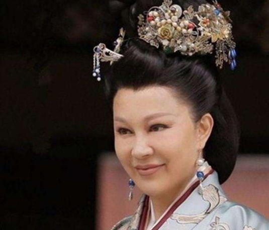 邬倩倩|失婚女人邬倩倩：年老色衰去整容？膝下无子，抚养侄女抱团取暖