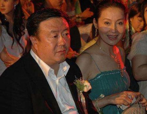 邬倩倩|失婚女人邬倩倩：年老色衰去整容？膝下无子，抚养侄女抱团取暖