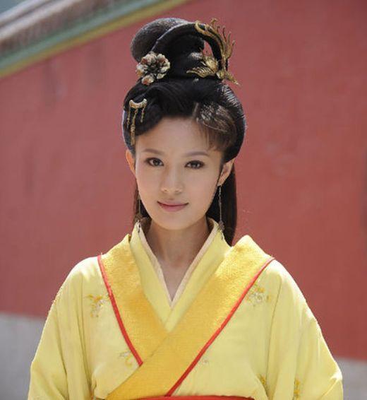 邬倩倩|失婚女人邬倩倩：年老色衰去整容？膝下无子，抚养侄女抱团取暖