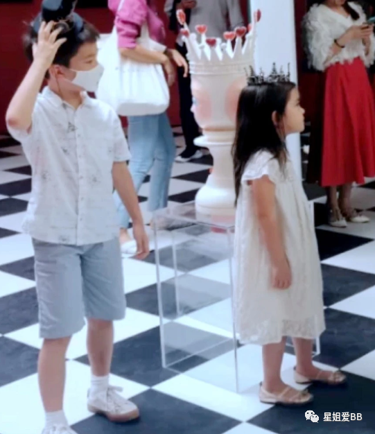 霍思燕|她到底是不是他俩的亲生女儿？