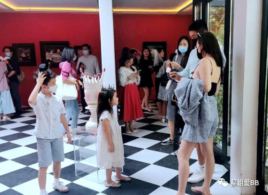 霍思燕|她到底是不是他俩的亲生女儿？