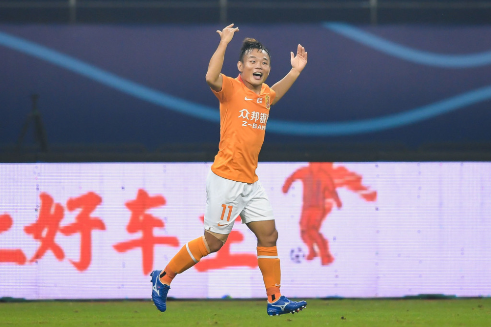 30岁老将关键时刻两度出手,亲手送球队晋级!