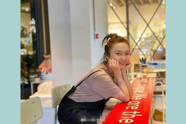 林妙可|林妙可穿高级旗袍珠光宝气如同贵妇，与闺蜜合照却频频被碾压