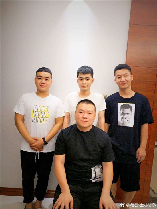 岳云鹏|又跟岳云鹏提钱，躲得过老板也难躲老板娘，助理冲冲被完美劝退