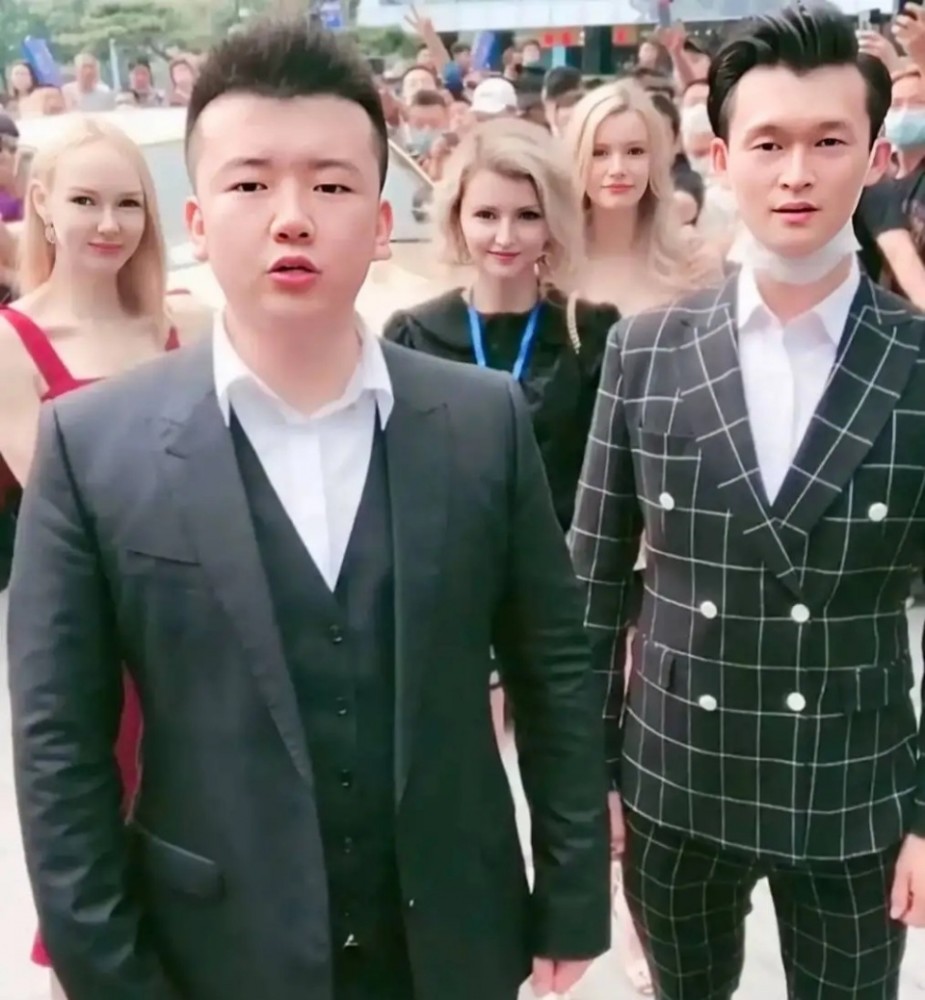网红|网红刘大美生日会，国家一级演员闫学晶坐豪车助阵，被指严重掉价