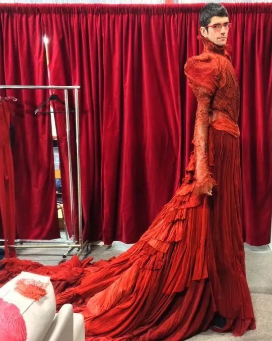 马凡氏综合征|因为基因突变他长成了网文男主的样子，但却因此只适合出演恐怖片