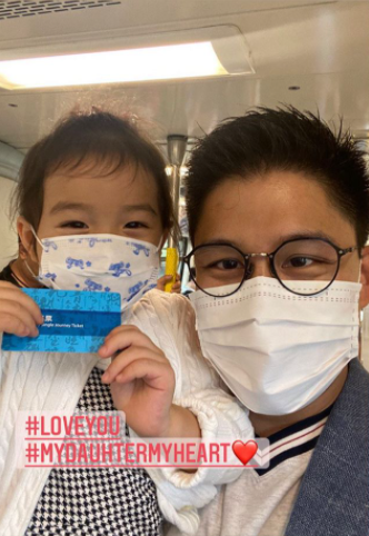 霍启刚|霍启刚罕晒大女儿！带她坐地铁似家庭传统，眼睛与郭晶晶一模一样