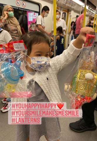 霍启刚|霍启刚罕晒大女儿！带她坐地铁似家庭传统，眼睛与郭晶晶一模一样