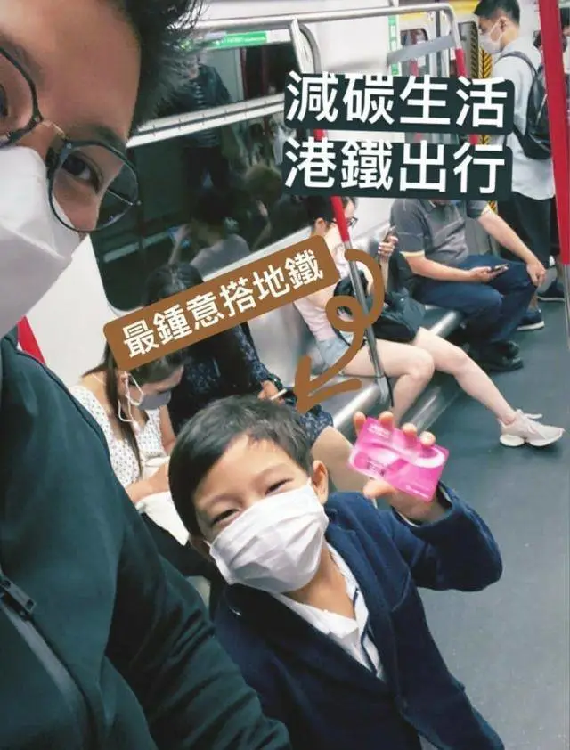 霍启刚|霍启刚罕晒大女儿！带她坐地铁似家庭传统，眼睛与郭晶晶一模一样